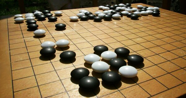 AlphaGo joue un coup qu'aucun humain n'aurait joué